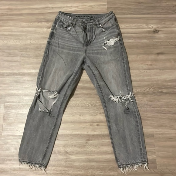 American Eagle Size 4 Short, Grey Mom Jean - Picture 2 of 3